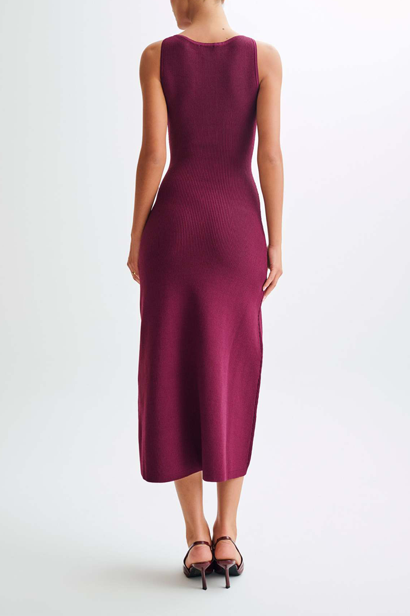 Elegant buckle knit midi dress - View 21 | Clistos