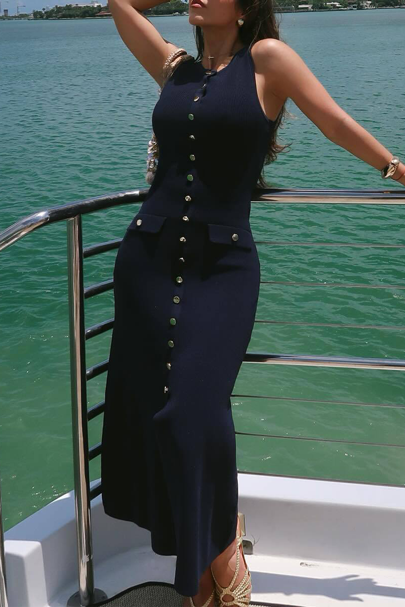 Elegant buckle knit midi dress - View 10 | Clistos