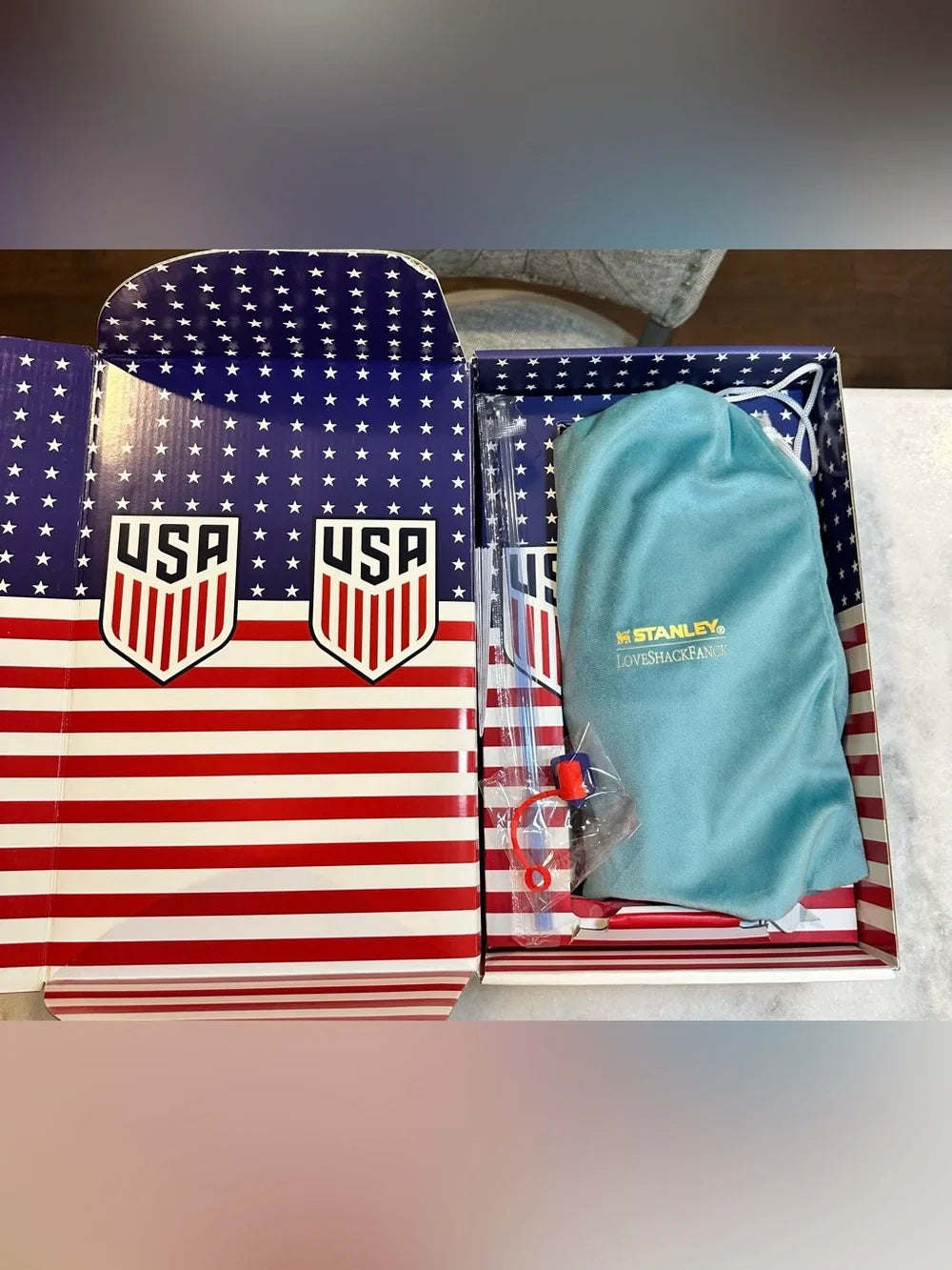 Stanley USA Soccer Limited Edition Quencher 2.0 Tumbler 40oz Blue with USA soccer crest and patriotic packaging - View 6 | Clistos